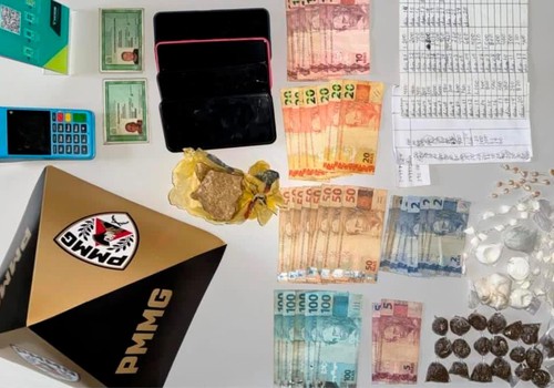 Cão farejador encontra droga escondida em túmulo e casal é preso por tráfico em Varjão de Minas