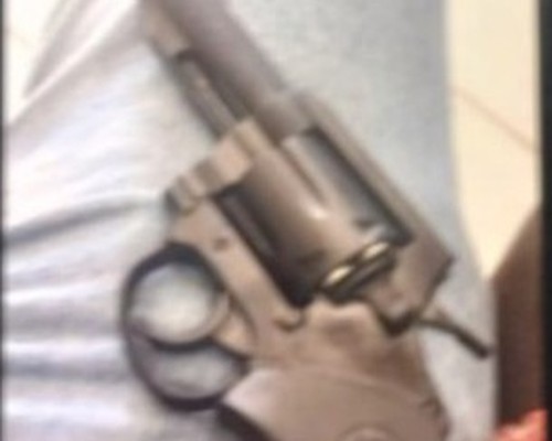 Homem é preso após ameaçar esposa com print de revólver em Patos de Minas