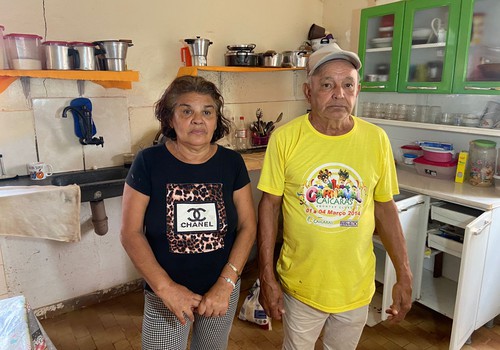 Família que teve casa invadida por enxurrada relembra desespero e pede ajuda da população