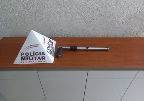 Polícia Militar localiza arma artesanal de grosso calibre em lote vago, em Carmo do Paranaíba