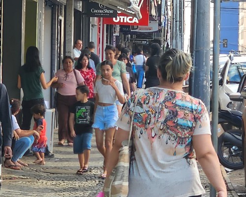 Empregados do comércio terão reajuste salarial de 7,61%; veja pontos do acordo fechado esta semana