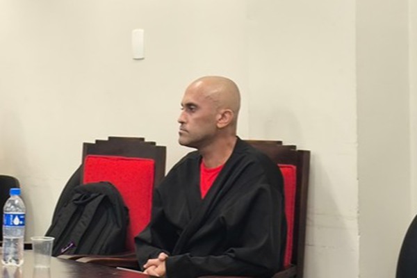 Homem que abraçou, beijou e esfaqueou a mulher até a morte na frente dos filhos é condenado a 75 anos de prisão