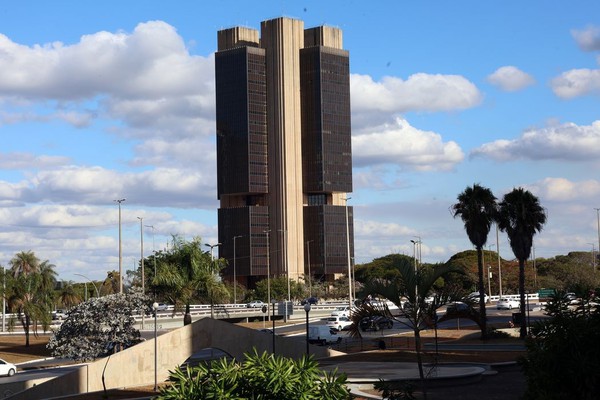 Inflação de 2025 ficará abaixo do teto da meta, em 4,45%