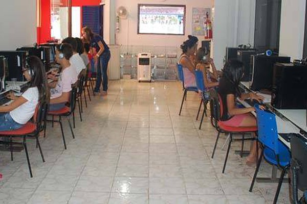 Escola lança projeto com cursos de informática ao menor preço da cidade