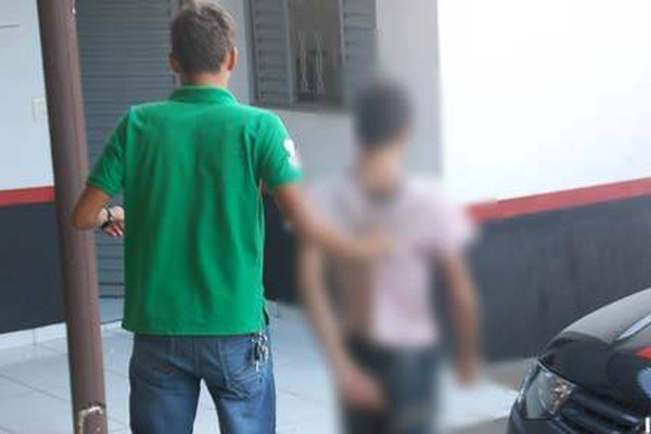Menores acusados de assaltar e matar comerciante se apresentam à polícia