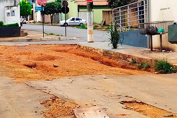 Com ruas tomadas por buracos, moradores do Rosário cobram providências da Prefeitura
