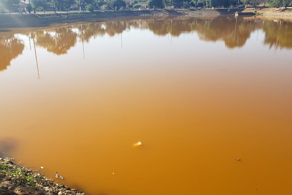 Tom vermelho da água e sujeira na Lagoinha preocupam; Prefeitura fará melhorias no local