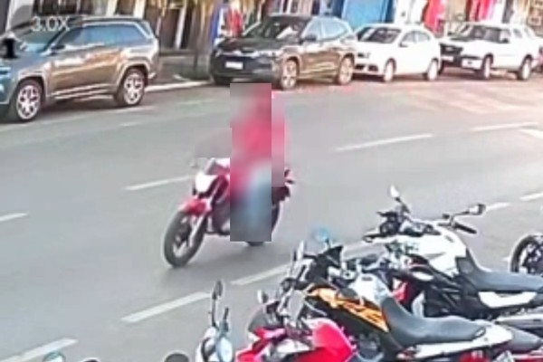 Jovem denuncia motociclista após abordagem desrespeitosa com conotação sexual no Centro da cidade