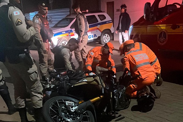 Militares ficam feridos durante perseguição a adolescente com moto furtada, em Patos de Minas