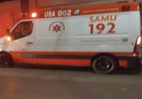 Marido chega em casa tarde e embriagado e esposa arremessa copo na cabeça dele