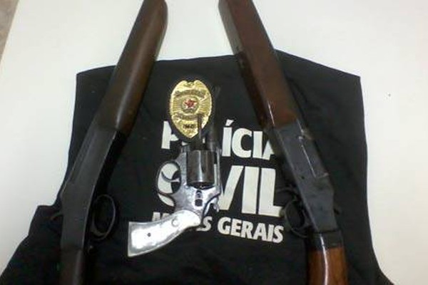 PC de São Gotardo apreende armas que foram furtadas em fazendas de Tiros