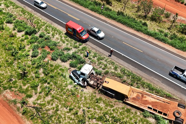 Motorista morre depois de ser atingido em cheio por carreta que teve pneu estourado em Uberlândia