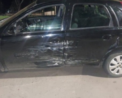Motorista com sinais de embriaguez é preso após se distrair no celular e atingir outro carro