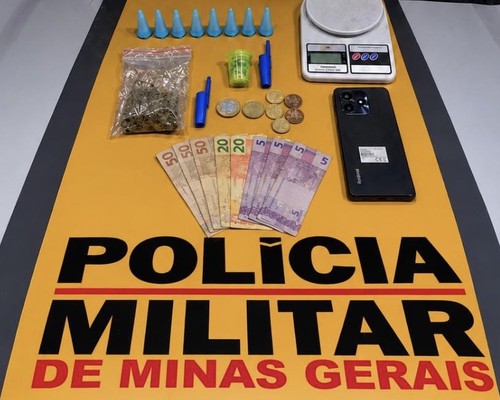 Passageiro de ônibus é preso com maconha e cocaína na BR146 em Patos de Minas