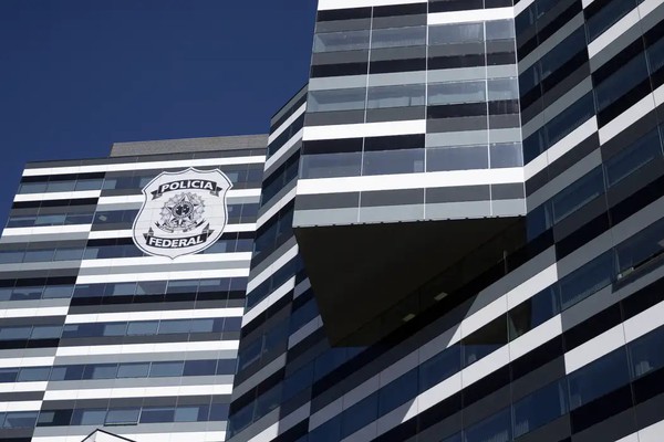 PF diz que Bolsonaro burlou STF e encaminhou 300 vídeos pelo WhatsApp