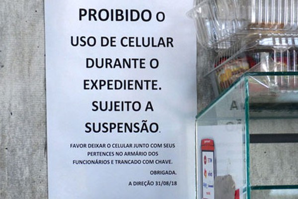Empresas optam por proibir uso de celular durante o horário de trabalho em Patos de Minas