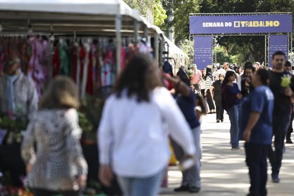 Desemprego no trimestre cai para menor taxa da série histórica