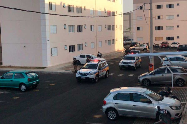 Inconformado com o fim do relacionamento, homem esfaqueia a mulher em Uberlândia