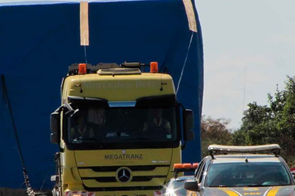Transporte de Estator de 140 toneladas deixa o trânsito lento na BR 365 nos próximos dias