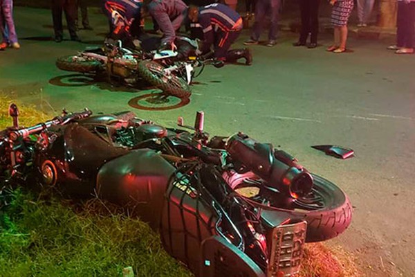 Acidente entre duas motocicletas deixa três pessoas feridas na avenida Paranaíba