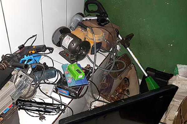 Após acusação de agressão, idoso é preso com grande quantidade de equipamentos furtados