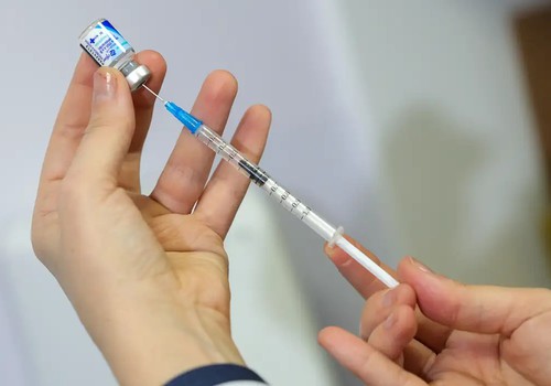 Vacina da gripe não aumenta risco da doença, alerta ministério