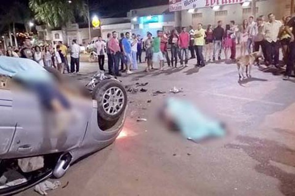 Casal de namorados morre em grave acidente entre carro e moto em Carmo do Paranaíba