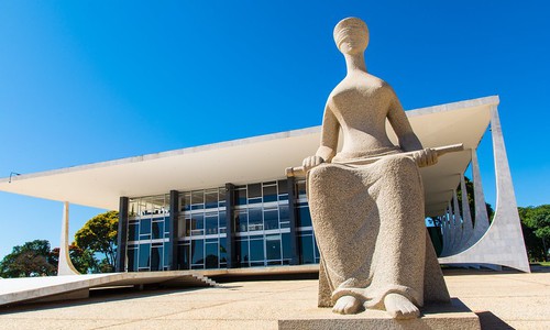 PEC propõe mandato de até 10 anos para ministros, paridade de gênero e teto remuneratório absoluto
