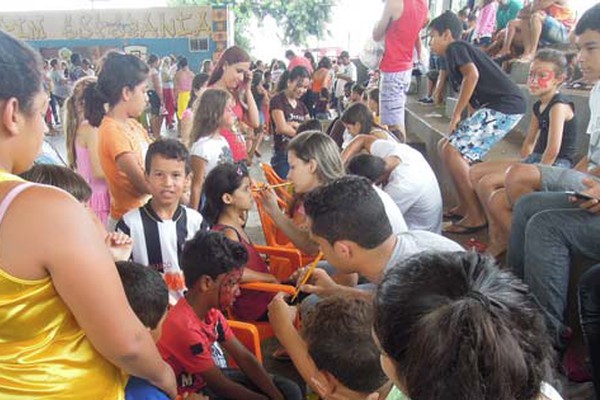 Festa de Natal no Jardim Esperança distribui presentes e faz a alegria de centenas de crianças