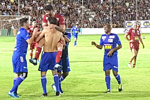 Festa com 10 mil pessoas em Patos de Minas; veja os melhores momentos do Futebol Solidário
