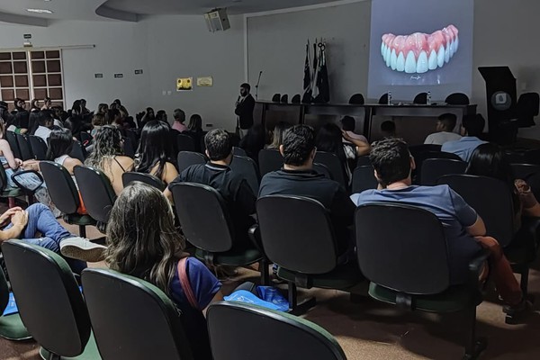 Jornada Odontológica agrega conhecimento e movimenta alunos da FPM em Patos de Minas