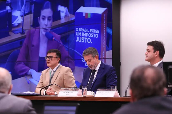 Comissão da Câmara aprova isenção do IR para quem ganha até R$ 5 mil