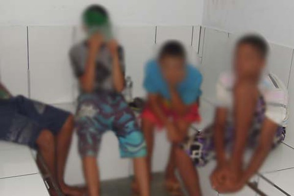 Adolescentes são flagrados arrombando fazenda na região dos 30 paus e acabam detidos