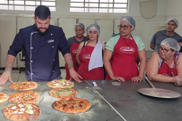 Alunos do Promam 5.0 realizam tarde de preparação e degustação de pizzas em Patos de Minas