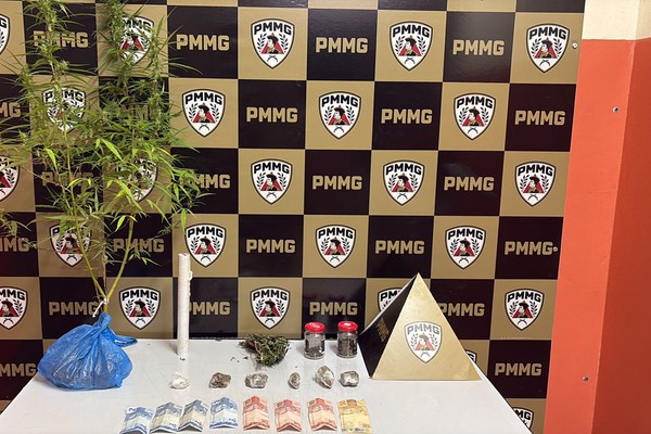 Após denúncia no 181, PM apreende drogas e prende jovem por tráfico em Coromandel