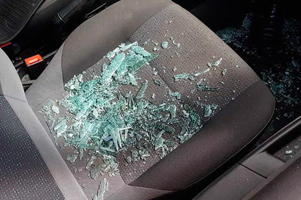 Motorista passa mal na Major Gote e moradores têm que quebrar janela para salvá-lo