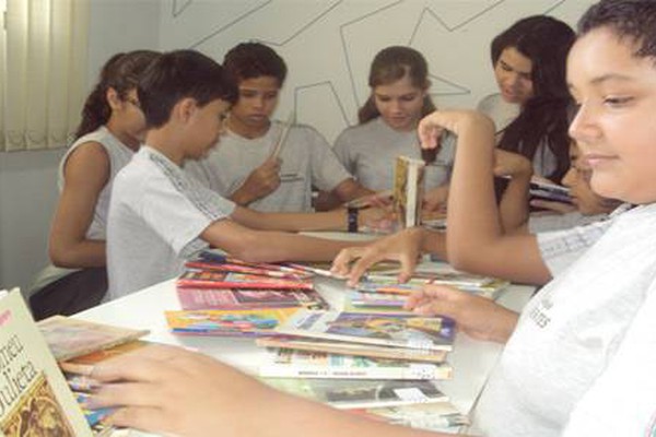 Colégio Tiradentes desenvolve projeto para incentivar leitura de estudantes