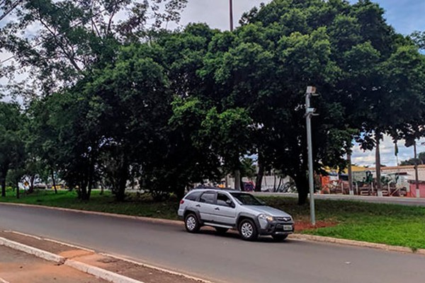 Secretaria de trânsito inicia instalação de radares na Avenida Jk em Patos de Minas