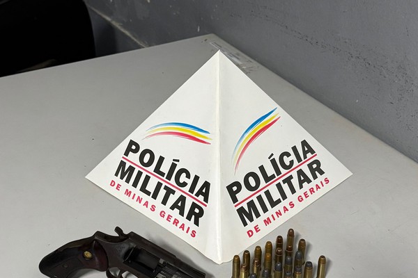 Polícia Militar encontra revolver carregado e diversas munições e prende morador em Patos de Minas