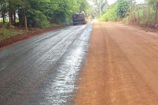 Produtores comemoraram retomada das obras de pavimentação da estrada da Serrinha