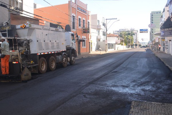 Prefeitura vai investir R$600 mil por mês para rejuvenescer pavimentação das ruas da cidade