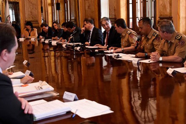 Governador Fernando Pimentel decreta ponto facultativo no Estado nesta sexta-feira em função do desabastecimento de combustível