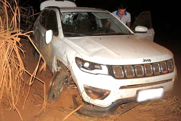 Empresário de Patos de Minas bate em 2 veículos em Carmo do Paranaíba e tomba após tentar fugir