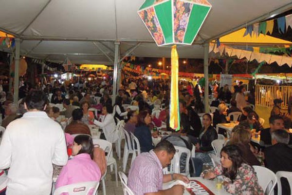 Devotos de Santo Antônio fazem festa para celebrar o dia do padroeiro de Patos de Minas