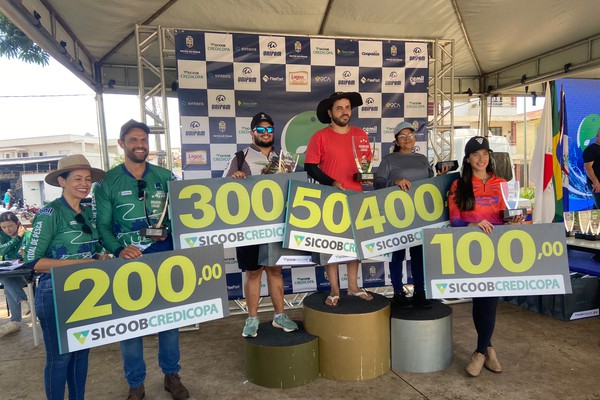 Festival de Pesca reúne centenas de famílias e tem até pão de queijo usado como isca em Patos de Minas