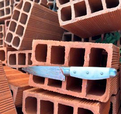 Jovem de 19 anos é esfaqueada após discussão em Serra do Salitre e precisa ser transferida em para Patos de Minas