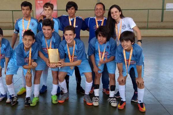Estudantes de Patos de Minas ficam em 1º lugar no Futsal Masculino do JEMG