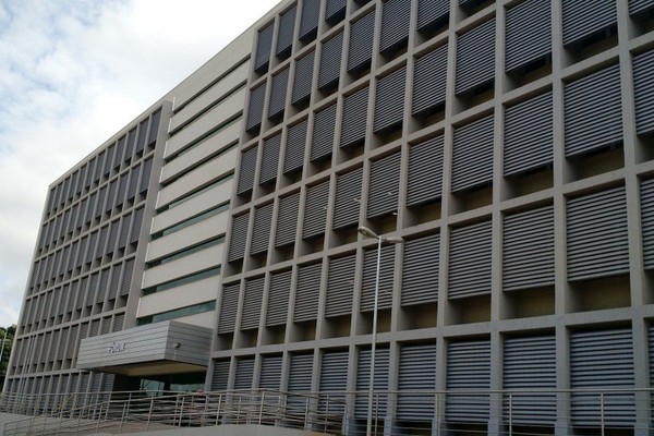 Mãe é indiciada após discutir com a namorada da filha para terminar relacionamento