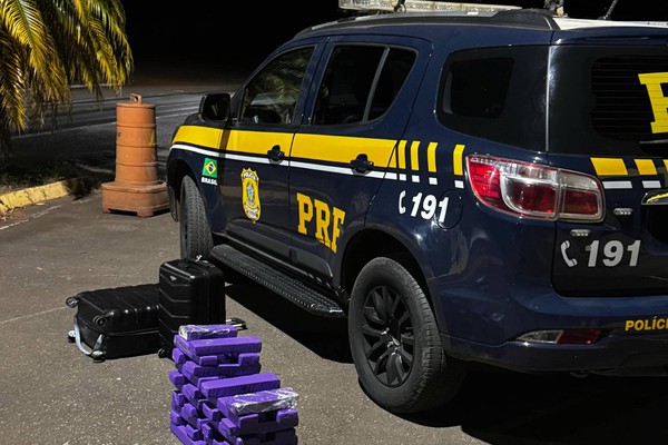 PRF de Patos de Minas prende mulher com 36 quilos de maconha em ônibus na BR-365