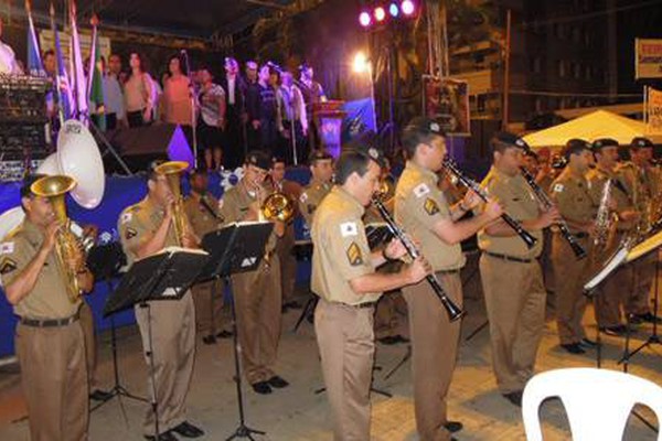Abertura da Feira da Bondade tem banda de música e muita diversão na Praça